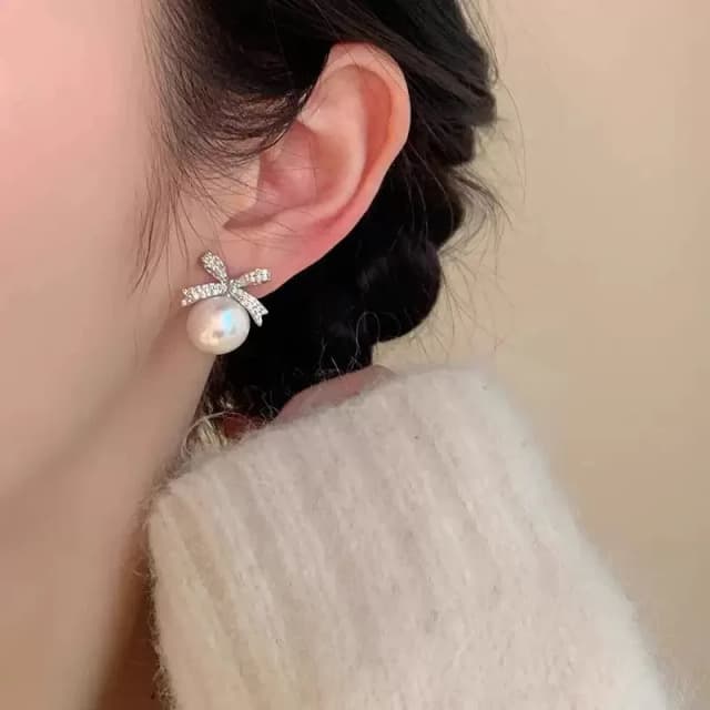 Bow Pearl Earrings