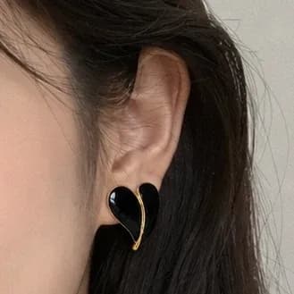 Black Hearts Earrings