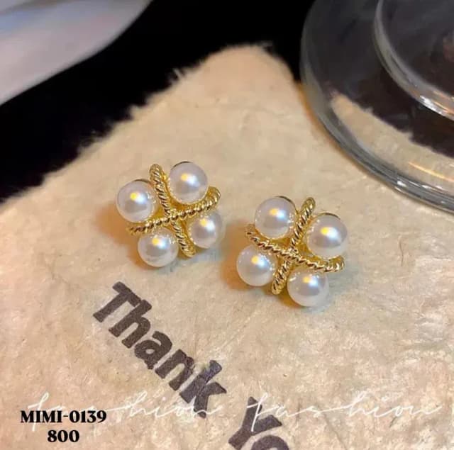 White Perarl Earrings